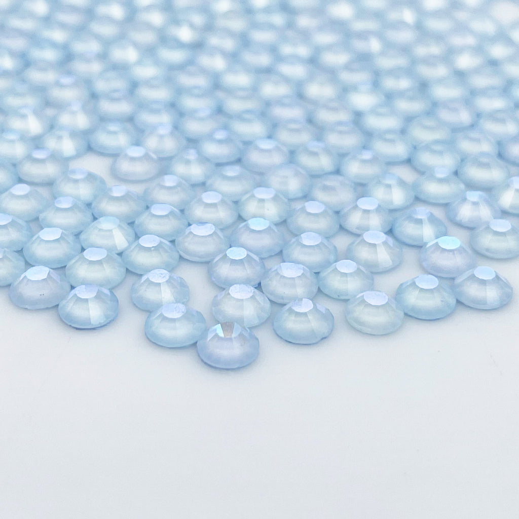 Light Sapphire Luminous non-hotfix flatback glass rhinestones — soft luminous colour-shift
