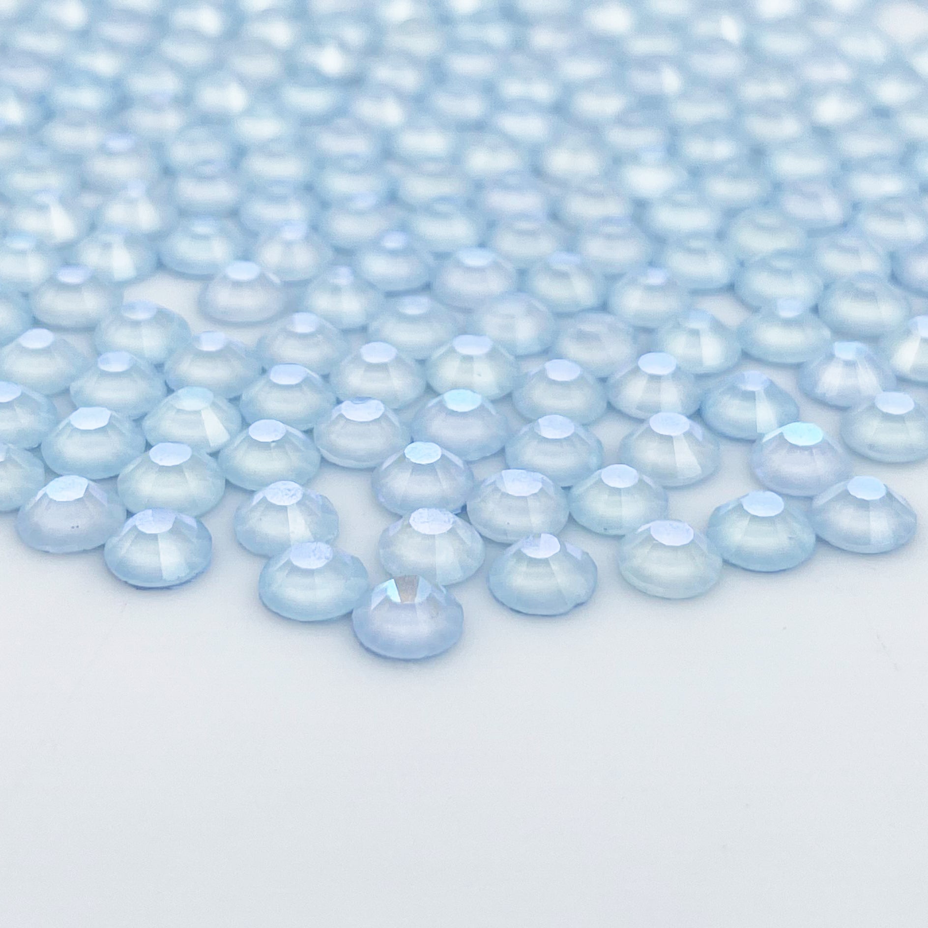 Light Sapphire Luminous non-hotfix flatback glass rhinestones — soft luminous colour-shift