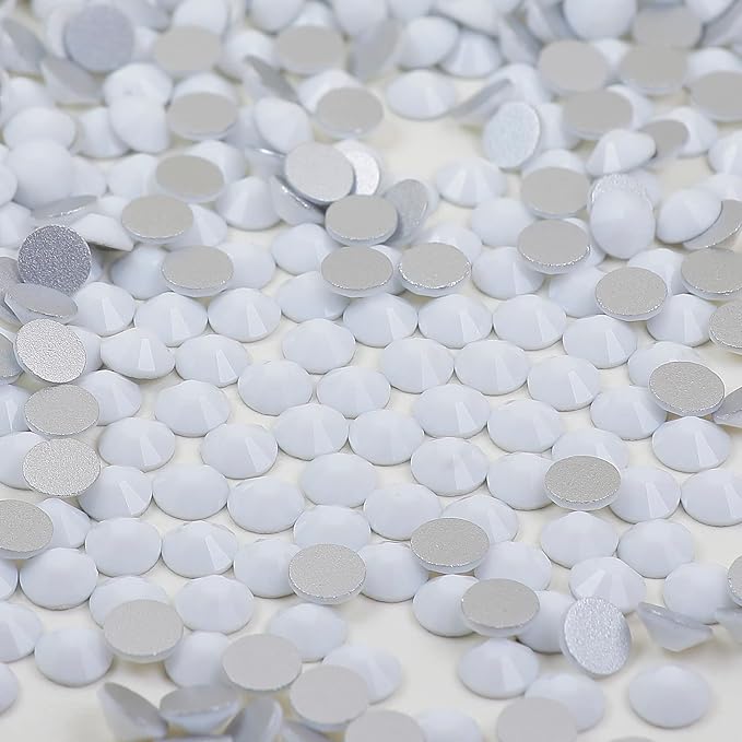Close-up of Solid White glass rhinestone facets and flat back