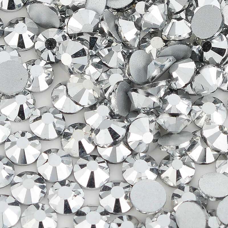 Close-up of Mine Silver glass rhinestone facets and flat back