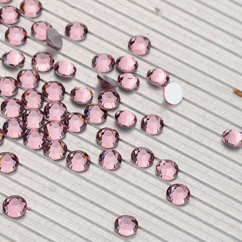 Light Amethyst non-hotfix flatback glass rhinestones — loose crystal swatch