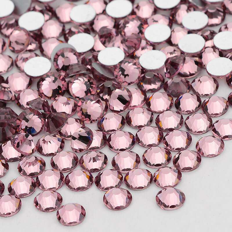 Close-up of Light Amethyst glass rhinestone facets and flat back