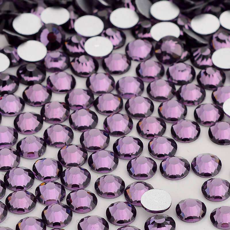 Close-up of Tanzanite glass rhinestone facets and flat back